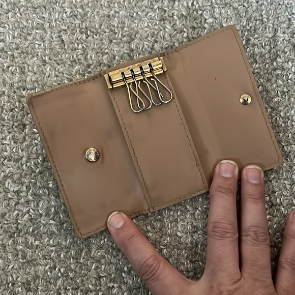 LV vernis 4 key holder - Picture 3 of 8